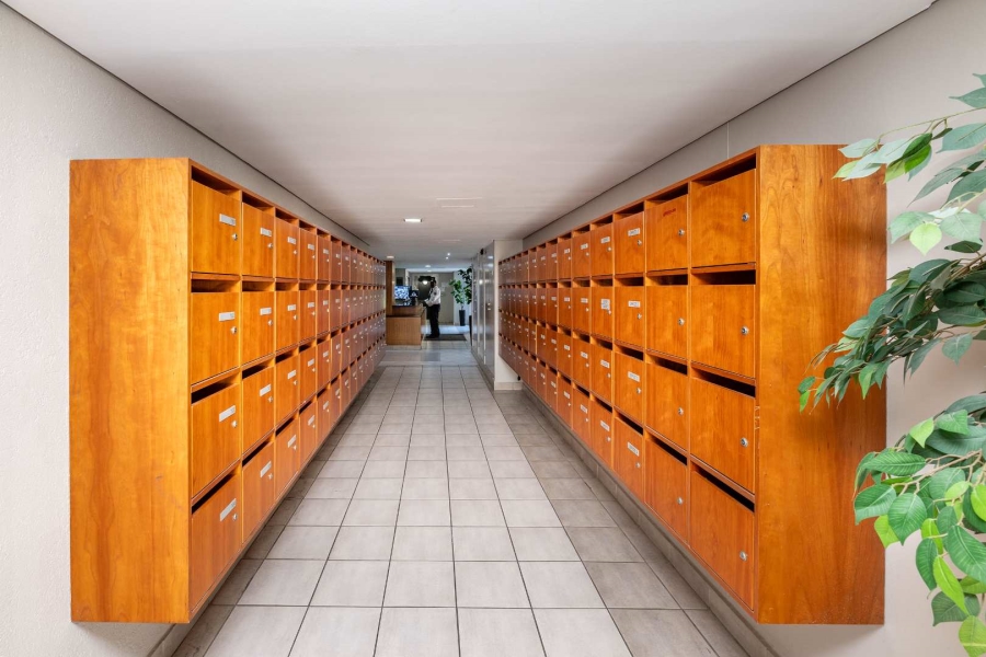 2 Bedroom Property for Sale in Sea Point Western Cape